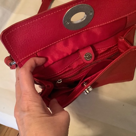 NWT Red Clements Ribeiro Crossbody Bag - Picture 3 of 3